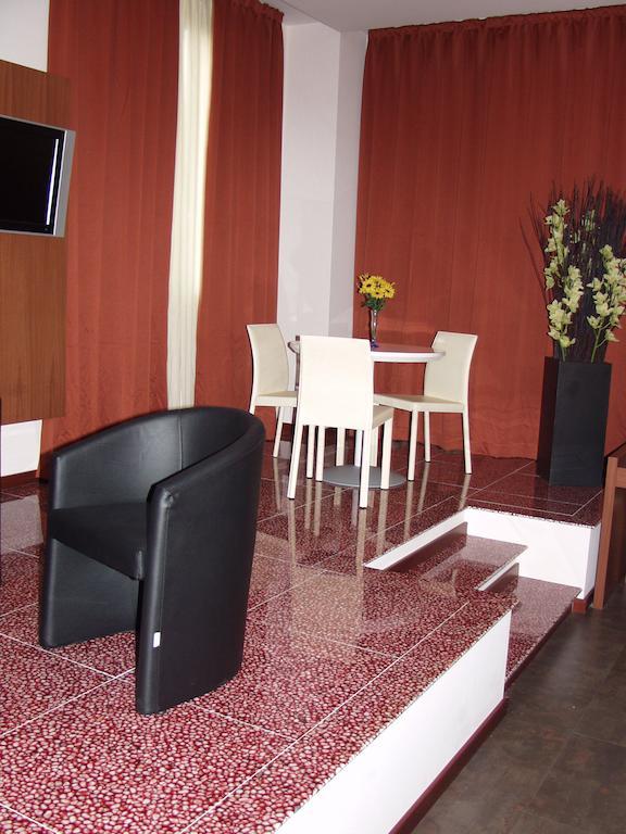 Hotel Mareschi Palace Novara Bagian luar foto